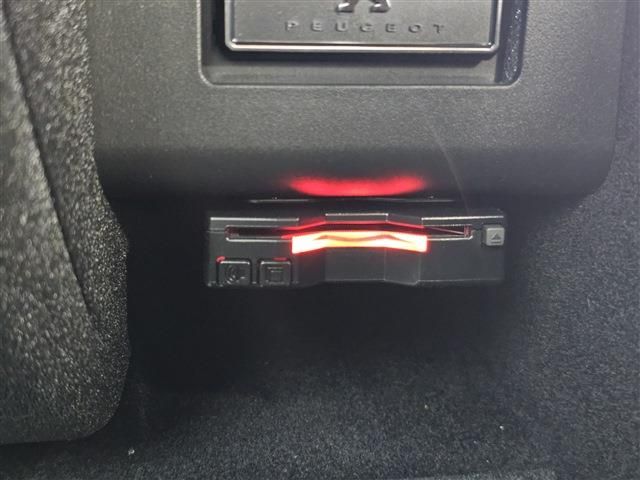 PEUGEOT 3008 2018 Image 31