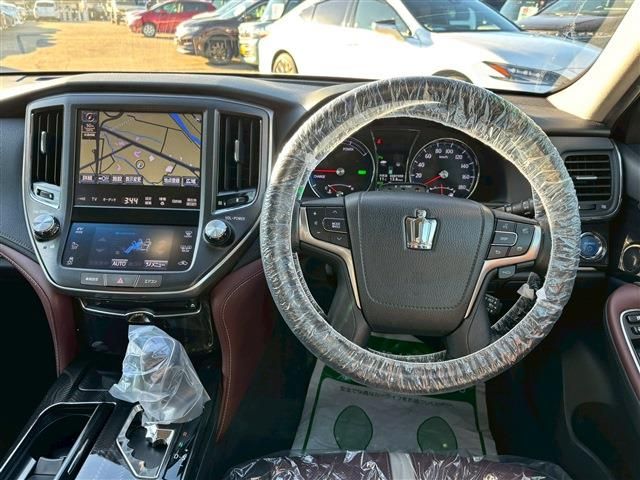 TOYOTA CROWN SEDAN HYBRID 2014 Image 31