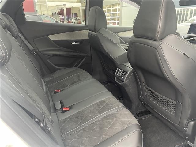 PEUGEOT 3008 2018 Image 31