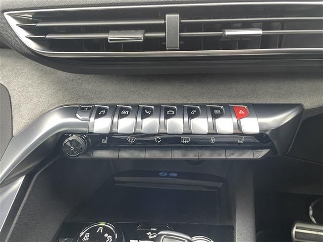 PEUGEOT 3008 2018 Image 31