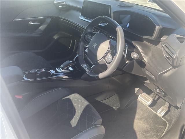 PEUGEOT 2008 2021 Image 31