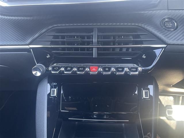 PEUGEOT 2008 2021 Image 31