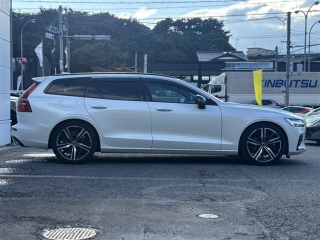 VOLVO V60 2021 Image 31