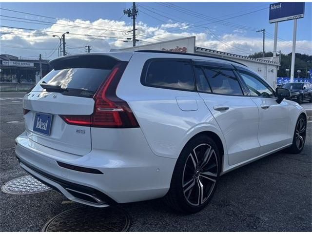 VOLVO V60 2021 Image 31
