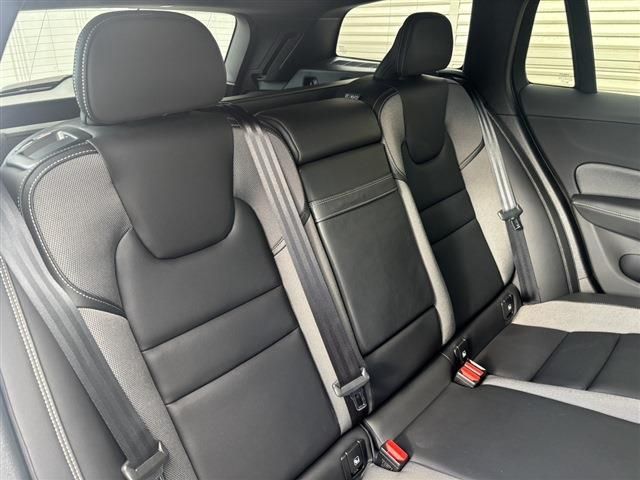 VOLVO V60 2021 Image 31