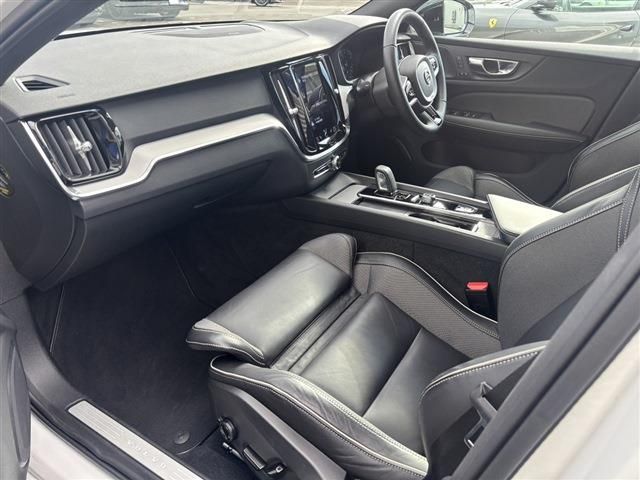 VOLVO V60 2021 Image 31