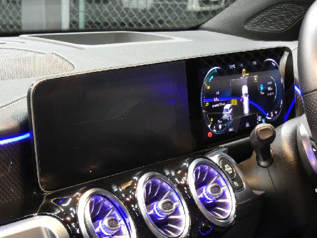 MERCEDES BENZ GLB 2020 Image 31