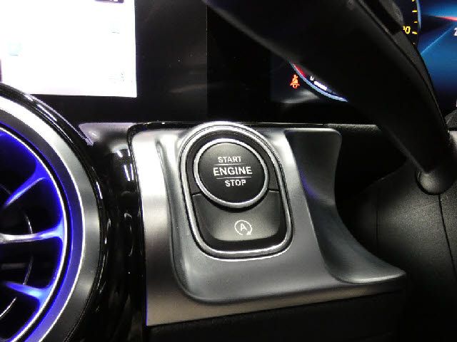 MERCEDES BENZ GLB 2020 Image 31