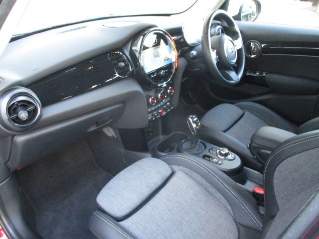 BMW MINI COOPER D 5DOOR 2023 Image 31