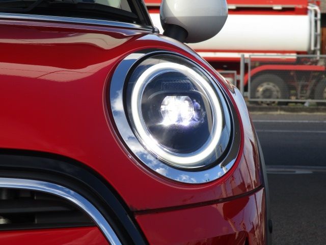 BMW MINI COOPER D 5DOOR 2023 Image 31