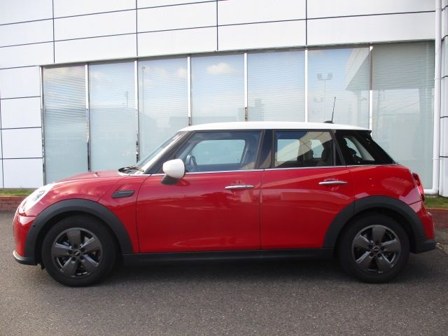 BMW MINI COOPER D 5DOOR 2023 Image 31