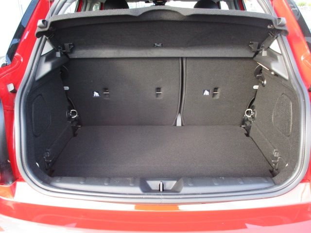 BMW MINI COOPER D 5DOOR 2023 Image 31