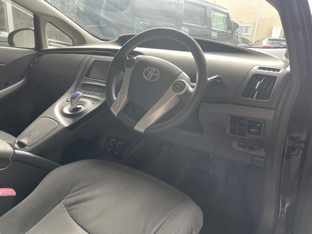 TOYOTA PRIUS 2010 Image 31