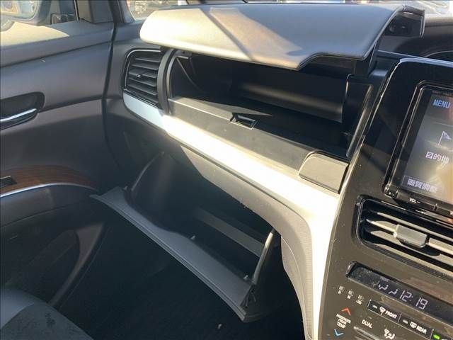 TOYOTA ESTIMA  4WD 2016 Image 31