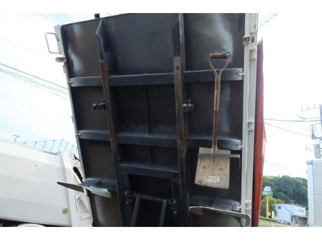 HINO DUTRO 2017 Image 31