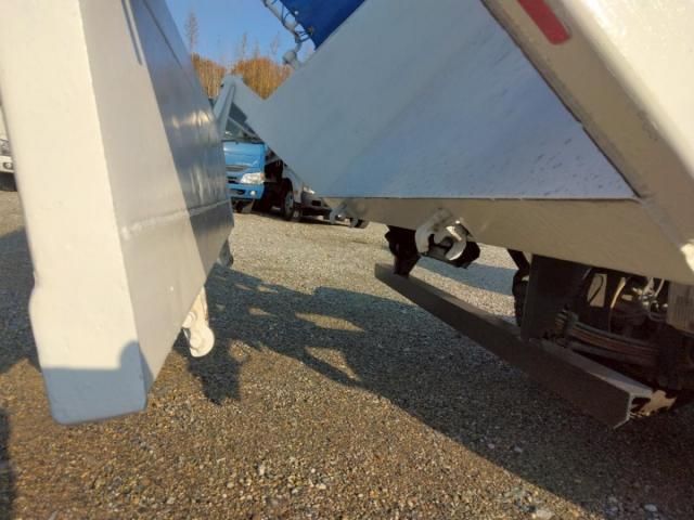 HINO DUTRO 2015 Image 31