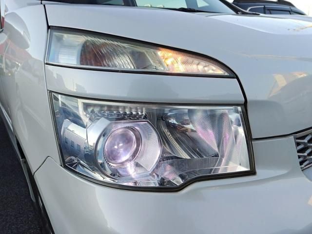 TOYOTA VOXY 2012 Image 31