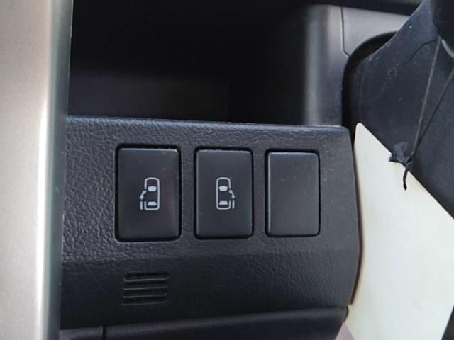 TOYOTA VOXY 2012 Image 31