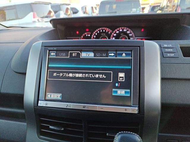 TOYOTA VOXY 2012 Image 31