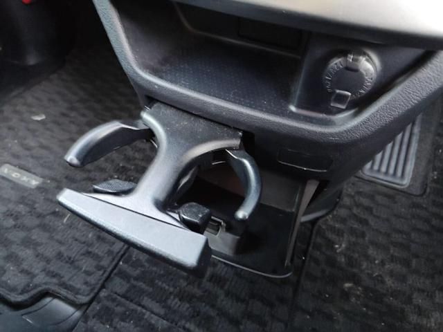 TOYOTA VOXY 2012 Image 31