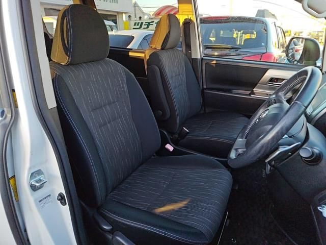 TOYOTA VOXY 2012 Image 31