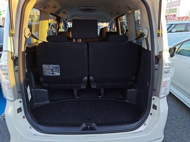 TOYOTA VOXY 2012 Image 31