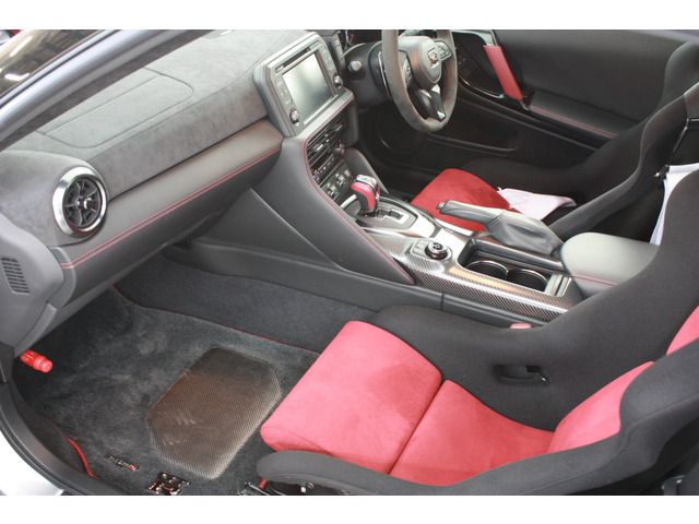 NISSAN GT-R 2017 Image 31