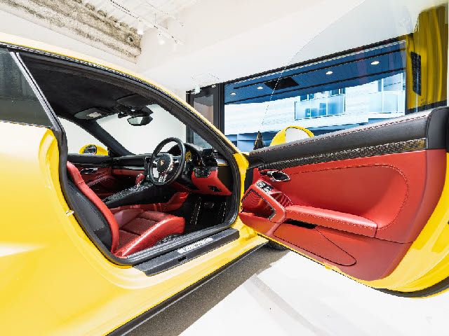 PORSCHE 911 2014 Image 31