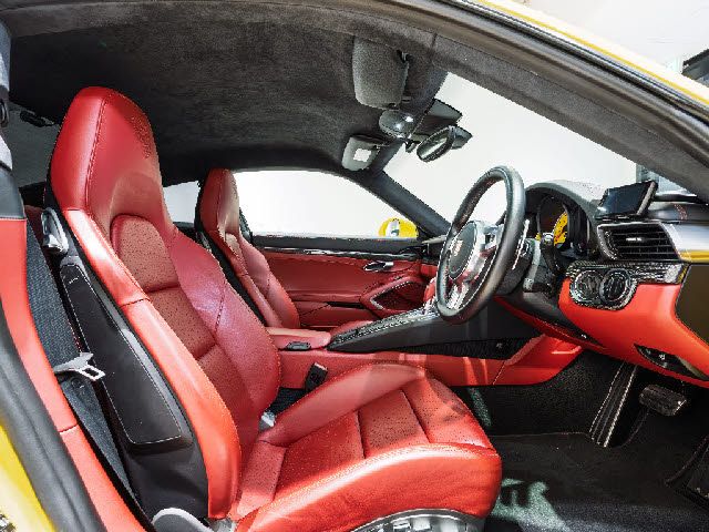 PORSCHE 911 2014 Image 31