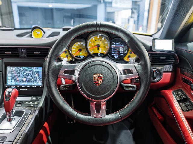 PORSCHE 911 2014 Image 31