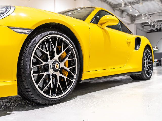 PORSCHE 911 2014 Image 31