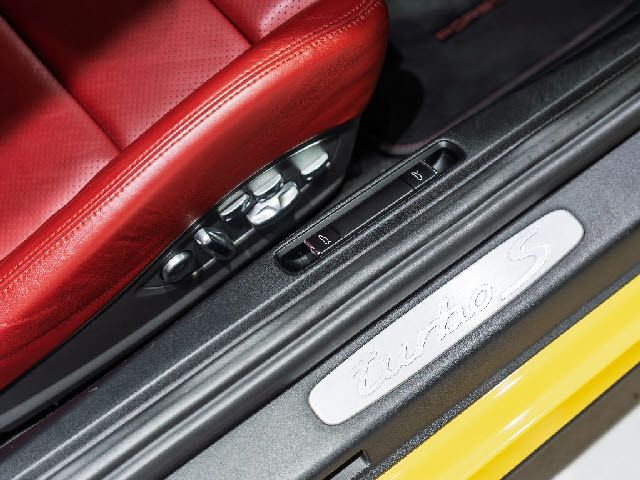 PORSCHE 911 2014 Image 31