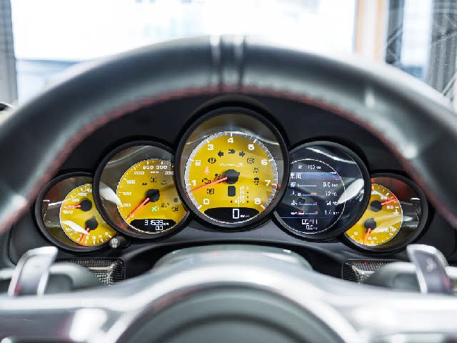 PORSCHE 911 2014 Image 31