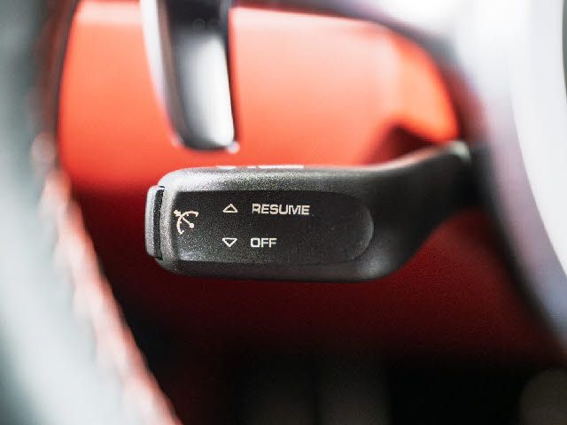 PORSCHE 911 2014 Image 31