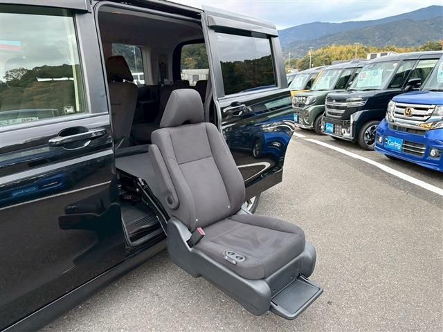 HONDA STEPWAGON SPADA 2012 Image 31