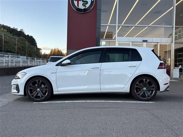 VOLKSWAGEN GOLF GTI 2018 Image 31