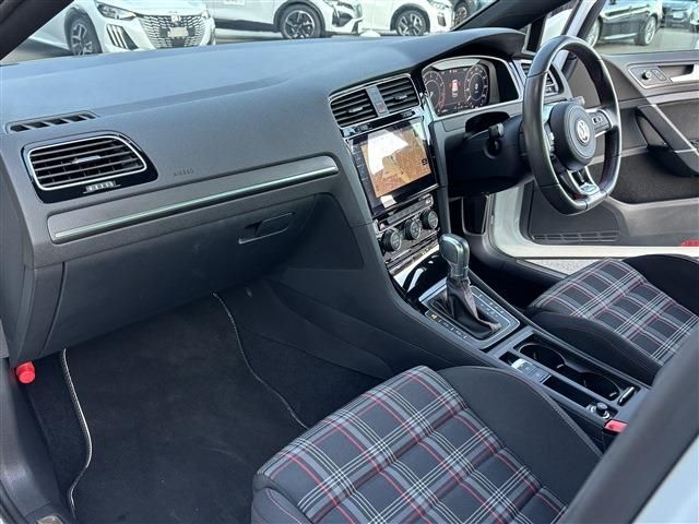 VOLKSWAGEN GOLF GTI 2018 Image 31