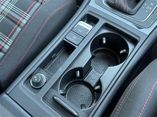 VOLKSWAGEN GOLF GTI 2018 Image 31