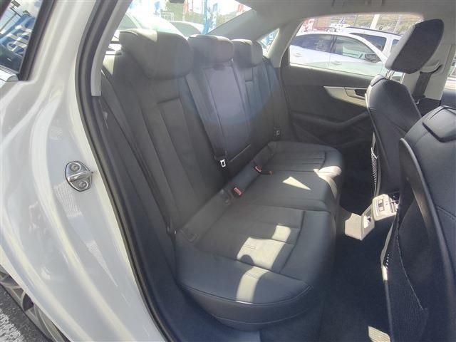 AUDI A4 2018 Image 31