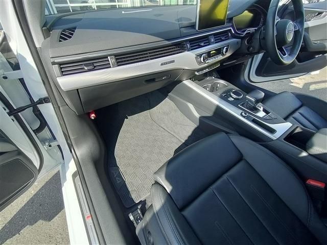 AUDI A4 2018 Image 31