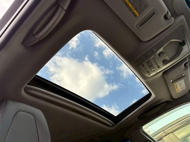 TOYOTA CROWN SEDAN HYBRID 2017 Image 31