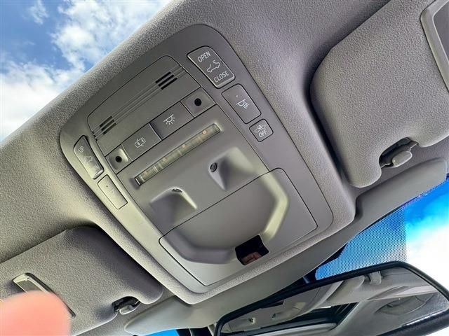 TOYOTA CROWN SEDAN HYBRID 2017 Image 31