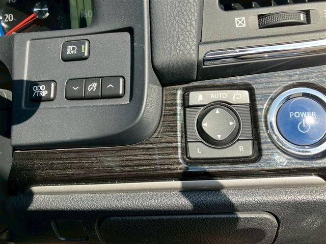 TOYOTA CROWN SEDAN HYBRID 2017 Image 31