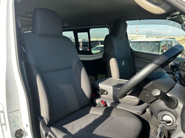 NISSAN NV350 CARAVAN 2019 Image 31