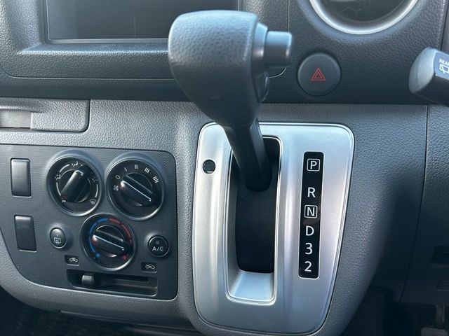 NISSAN NV350 CARAVAN 2019 Image 31