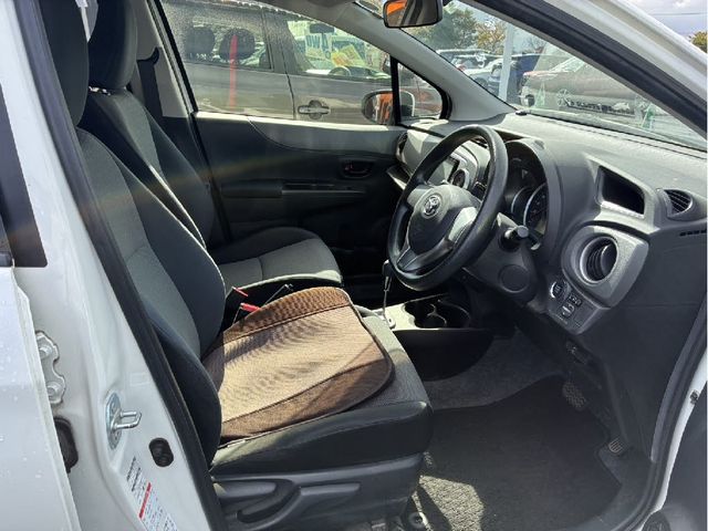 TOYOTA VITZ 2013 Image 31