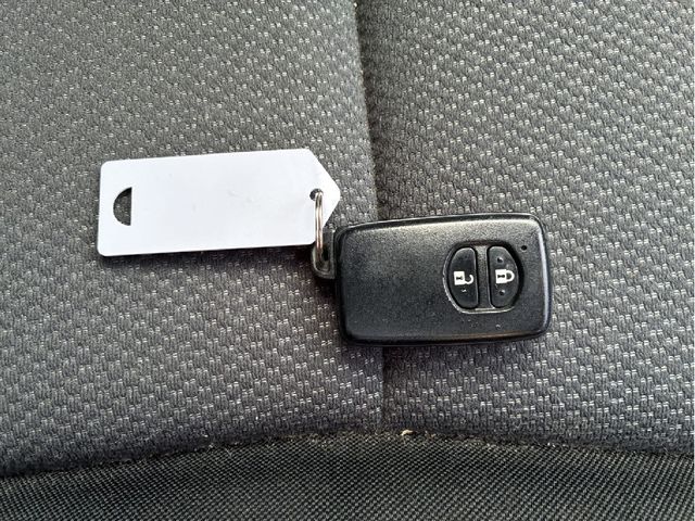 TOYOTA VITZ 2013 Image 31