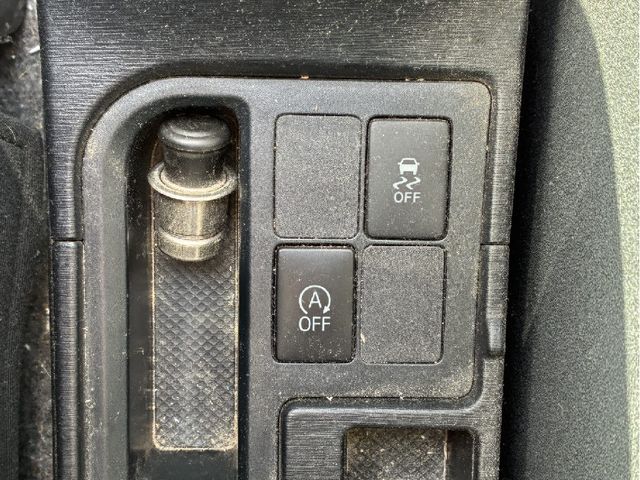 TOYOTA VITZ 2013 Image 31