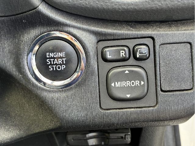 TOYOTA VITZ 2013 Image 31