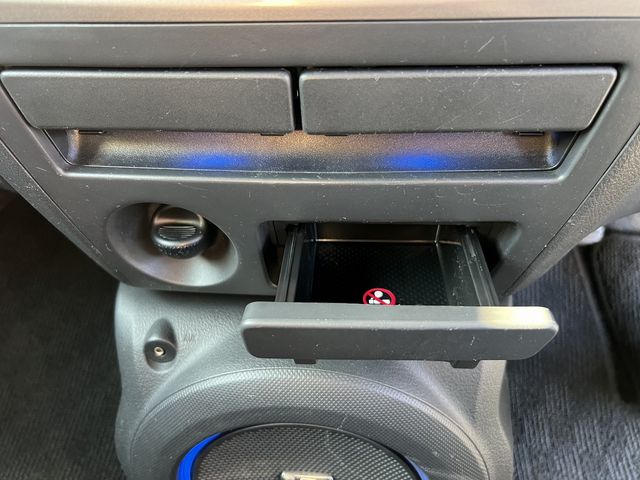 TOYOTA BB 2012 Image 31